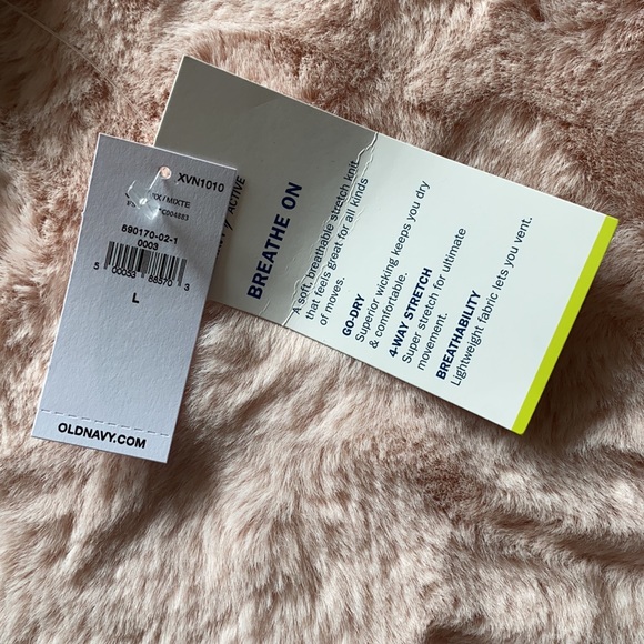 NWT Old Navy Maternity Workout Tank - Picture 3 of 3